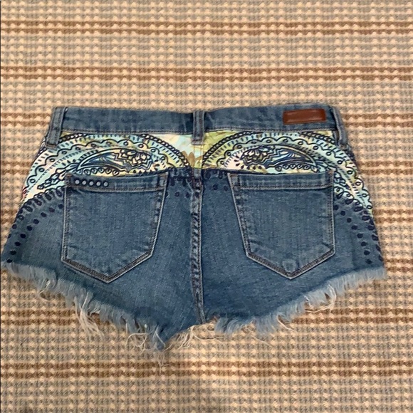 Blank NYC Jean shorts SIZE: 24 - Picture 2 of 3